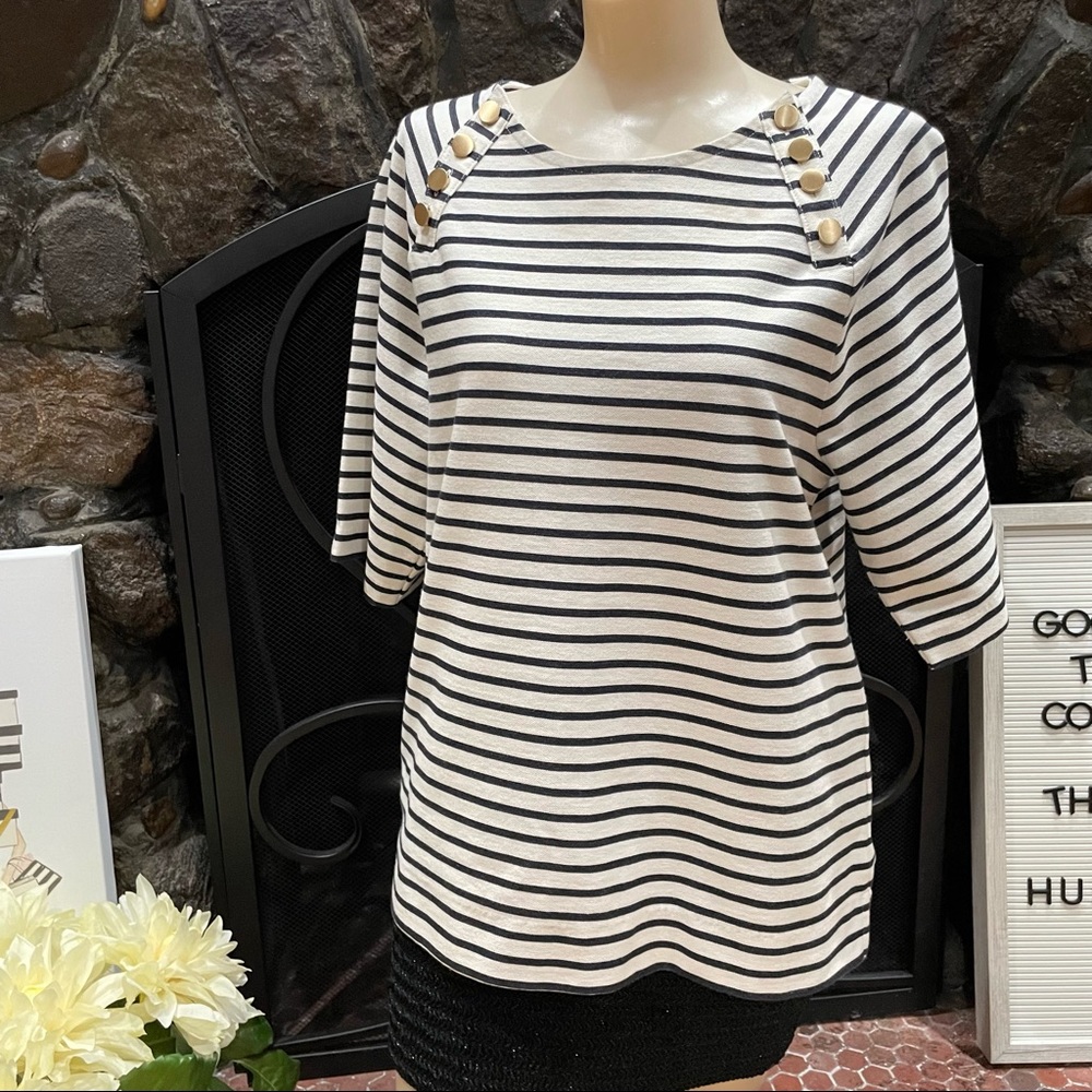 Ann Taylor pinstripe basic medium weight pull over size medium/gold buttons 🌎